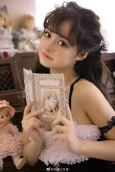 年轻女老师在线观看